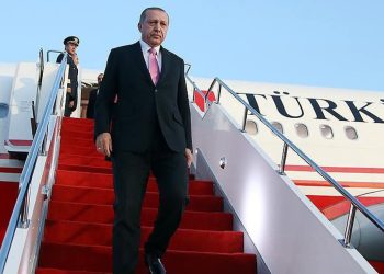 Presidenti Erdoğan mbërrin në Holandë për Samitin e NATO-s