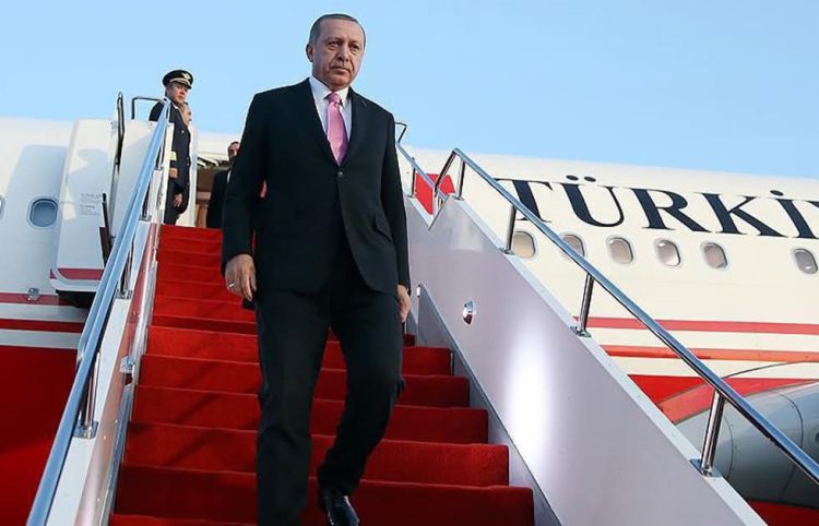 Presidenti Erdoğan mbërrin në Holandë për Samitin e NATO-s