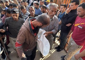 Izraeli hap zjarr ndaj palestinezëve që po merrnin ndihma humanitare, 30 të vrarë dhe 150 të plagosur