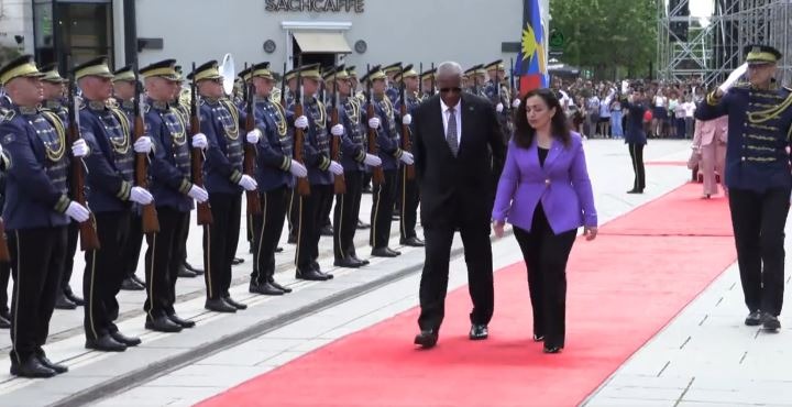 Kreu i shtetit të Antigua dhe Barbudas pritet me ceremoni shtetërore nga Osmani