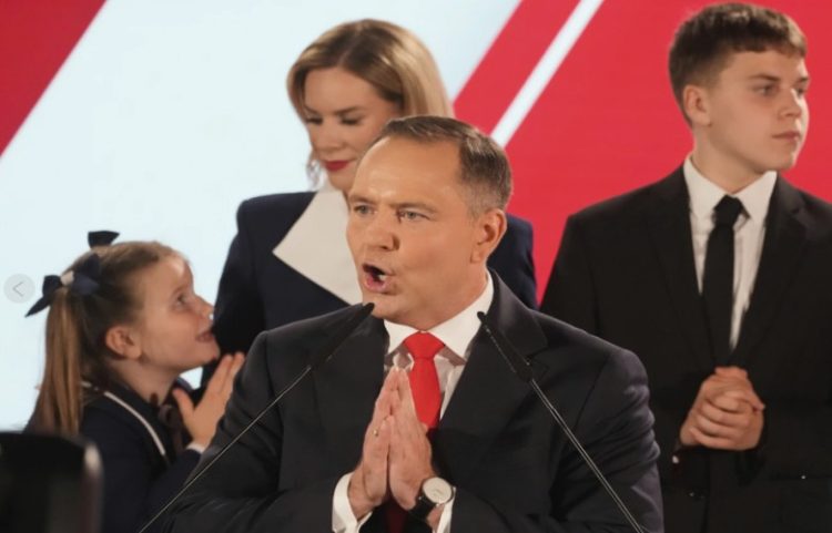 Konservatori Karol Nawrocki fiton zgjedhjet presidenciale të Polonisë