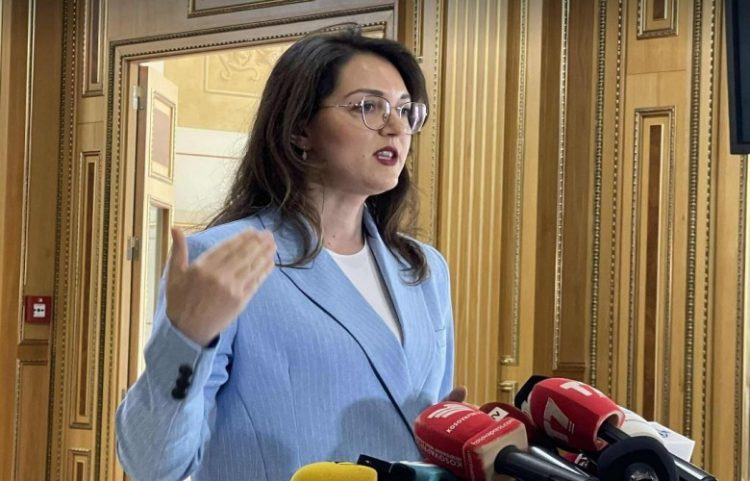 Kryeziu-Hyseni: Deputetët që nuk po votojnë, po e shkelin Kushtetutën