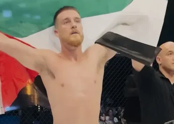Luftëtari irlandez i MMA-së mposht ish-ushtarin izraelit, thërret “Palestinë e Lirë”