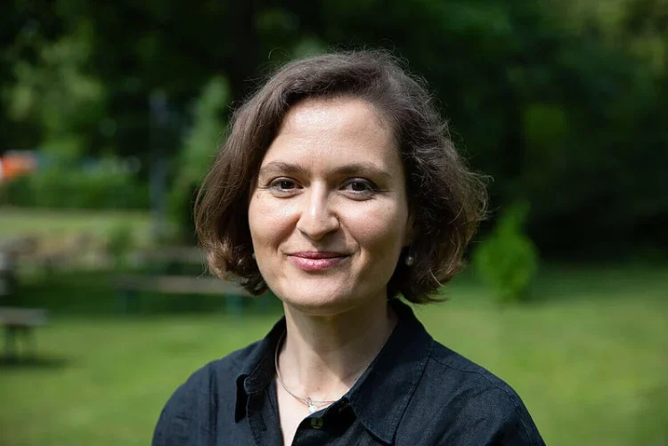 Ish-ministrja e Ramës, Besa Shahini  shpall kandidaturën për kryetare të Prishtinës