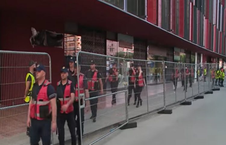 Plani i masave për ndeshjen Shqipëri-Serbi, bllokohen rrugët