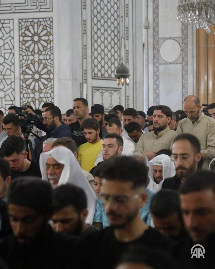 Siri, falet namazi i parë i Kurban Bajramit pas rënies së regjimit Baath