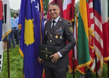 Oficeri i FSK-së diplomon në SHBA