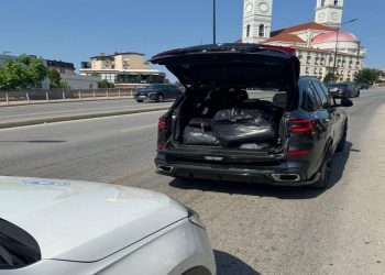 Dogana konfiskon veshmbathje të dyshuara, imitim i markave të njohura