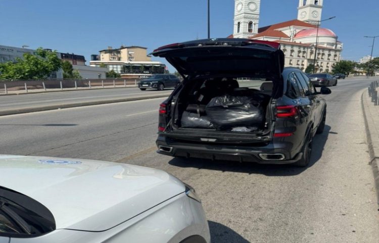 Dogana konfiskon veshmbathje të dyshuara, imitim i markave të njohura