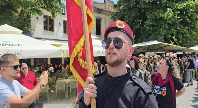 Prizreni nderon Ditën e Çlirimit, qytetarët marshojnë deri te Shatërvani