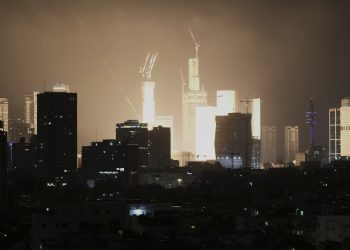 Papa thirrje Izraelit e Iranit për “përgjegjësi dhe arsye”