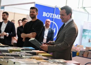 Kryeministri viziton Panairin e Librit në Prishtinë: Libri, mjeti kryesor i një shoqërie të hapur