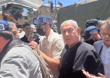 Netanyahu kapet duke dalë nga bunkeri (Video)