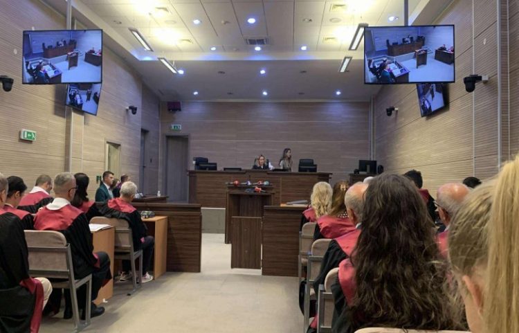 Nis gjykimi ndaj 53 të akuzuarve për masakrën e Mejës