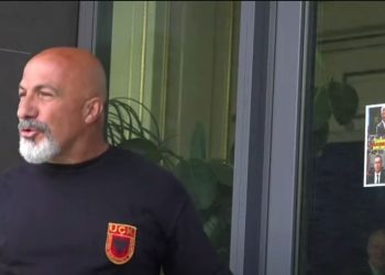 “Roja e Kohës” proteston sërish para Kuvendit të Kosovës