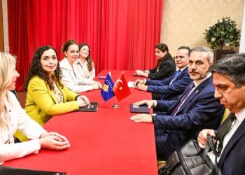 Osmani takon ministrin e jashtëm turk, diskutojnë për partneritetin mes Kosovës e Turqisë