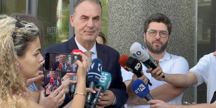 Limaj: Kjo që po ndodh është skandaloze