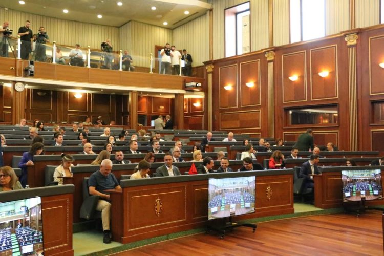 Kryeziu: Qytetarët janë irrituar nga mospjesëmarrja e deputetëve opozitarë në votim