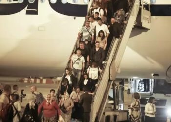 AP: Disa kosovarë evakuohen nga Izraeli