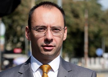 Simiq pranon se do të intervistohet si i dyshuar për barrikadat e 2022-ës në veri