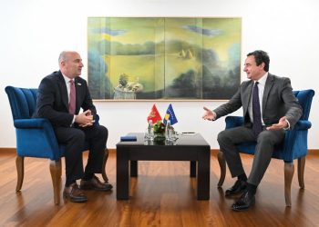 Kurti takoi ambasadorin e Malit të zi në Kosovë, Bernard Çobaj