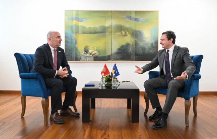 Kurti takoi ambasadorin e Malit të zi në Kosovë, Bernard Çobaj