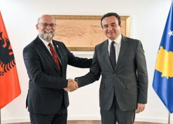 Kurti takoi ambasadorin e Shqipërisë, Petrit Malaj