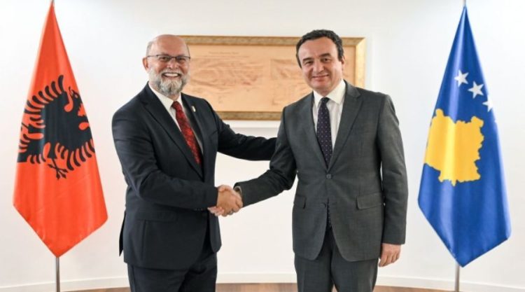Kurti takoi ambasadorin e Shqipërisë, Petrit Malaj