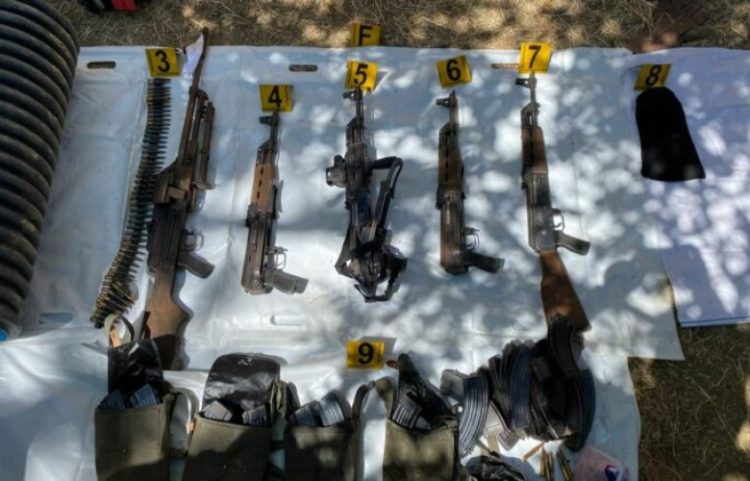 Policia gjen armë dhe municion të fshehura në fshatin Vallaq të Zveçanit