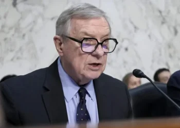 Ligjvënësit amerikanë vazhdojnë të vënë në dyshim ligjshmërinë e sulmeve të Trump ndaj Iranit