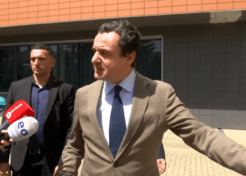 Kurti i flet disa fjalë para nisjes së seancës së Kuvendit