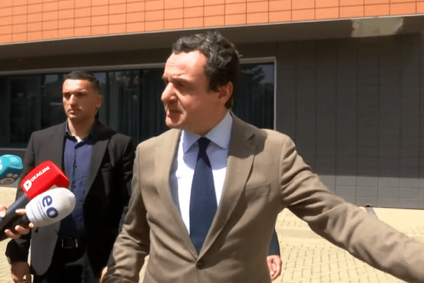 Kurti i flet disa fjalë para nisjes së seancës së Kuvendit