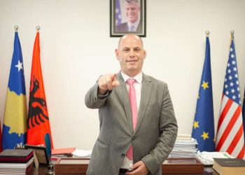 Lladrovci: Nëse dikush e mendon se “edhe Dada Razë” i fiton zgjedhjet kur kandidohet nga PDK në Drenas, nuk qëndron