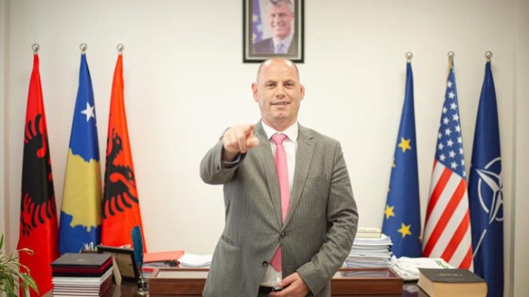 Lladrovci: Nëse dikush e mendon se “edhe Dada Razë” i fiton zgjedhjet kur kandidohet nga PDK në Drenas, nuk qëndron