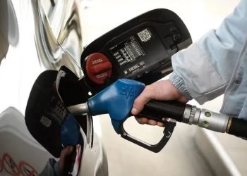 Çmimi i naftës bie rreth 5% pasi Izraeli pranon propozimin për armëpushim