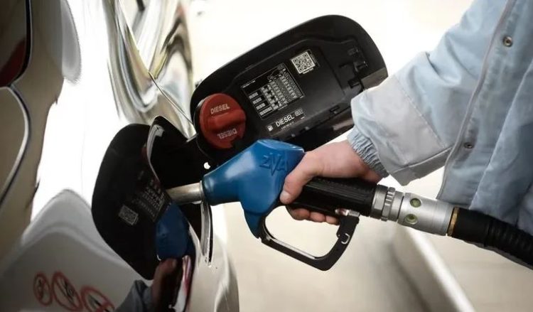 Çmimi i naftës bie rreth 5% pasi Izraeli pranon propozimin për armëpushim