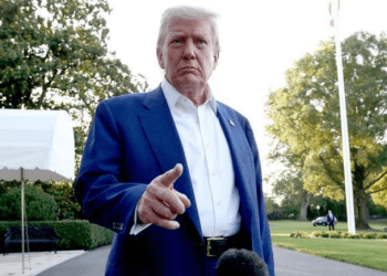 Trump, Izraelit: MOS I HIDHNI ATO BOMBA. NËSE E BËNI, ËSHTË NJË SHKELJE E MADHE. SILLNI PILOTËT TUAJ NË SHTËPI, TANI!