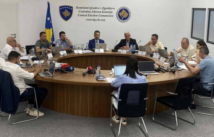 Buxheti shtesë për zgjedhje përplasë PDK-në e LVV-në në KQZ