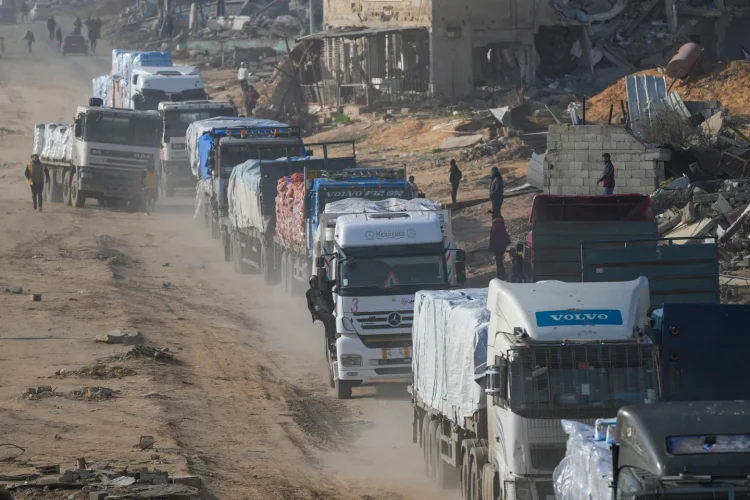 Kamionët me ndihma të OKB-së hyjnë në Gaza