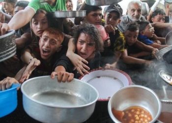 Izraeli bllokon ndihmat humanitare, rëndohet situata në Gaza, mijëra njerëz vuajnë nga uria