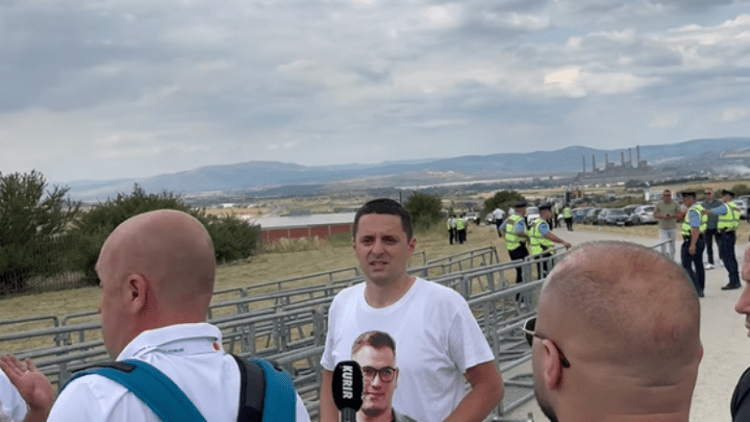 Politikani serb, Stefan Velkoviq largohet nga Policia e Kosovës nga manifestimi i ‘Vidovdanit’