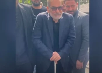 Irani dhe Izraeli raportuan vdekjen e tij, zyrtari i lartë iranian shfaqet me bastun: U luta ndërsa isha në rrënoja