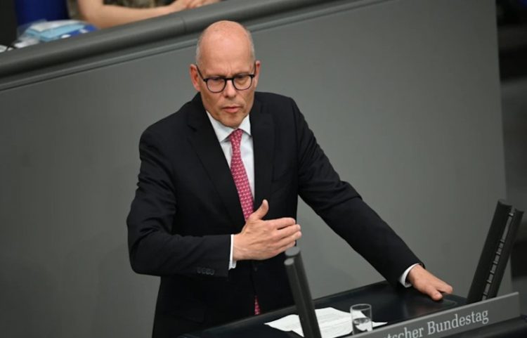 Beyer: Strukturat paralele serbe në veri të Kosovës duhet të shpërbëhen