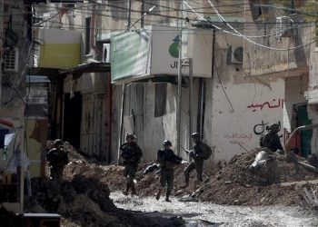 Izraelitët që uzurpojnë tokat palestineze djegin pikën e “sigurisë” izraelite në Bregun Perëndimor