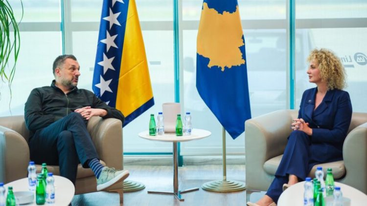 Mbërrin në Kosovë, ministri i Punëve të Jashtme i Bosnjës dhe Hercegovinës