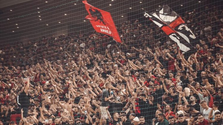 “Tifozat Kuq e Zi” njoftojnë se nuk do të jenë prezent në stadium për ndeshjen ndaj Serbisë