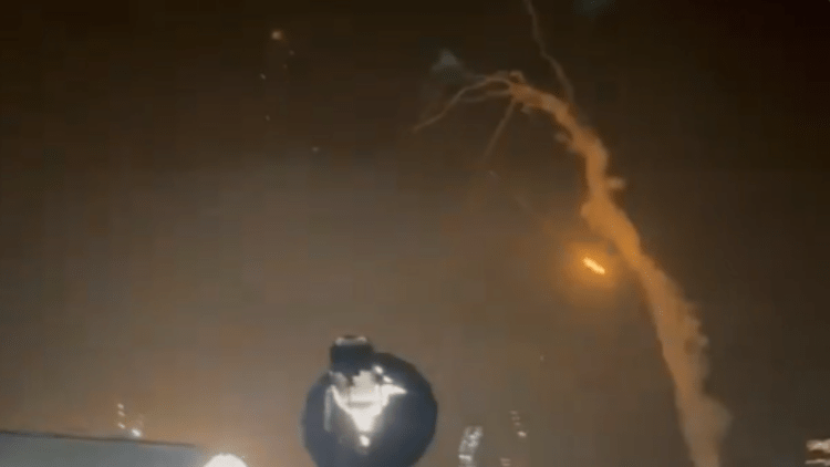 Irani su*lmon Izraelin me ra*keta, publikohen pamjet e para nga su*lmi