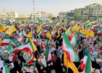 Teheran, tubim masiv në mbështetje të forcave të armatosura iraniane