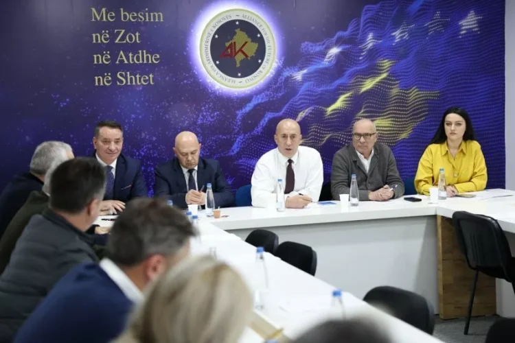 AAK-ja zyrtarizon kandidatët për kryetarë në 11 komuna