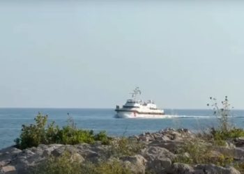 Mbërrin anija me 15 emigrantë në Portin e Shëngjinit
